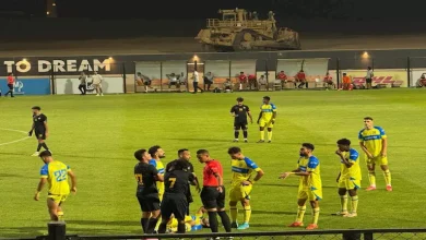 صورة “استدعت تدخل الأمن”.. مشادة كلامية بين لاعبي لافيينا ومسار في دوري الم