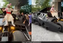 صورة فيديو كوميدي.. عريس يصل إلى قاعة زفافه بـ”سيارة غريبة”