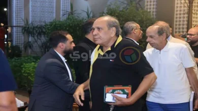 صورة بحضور حجاج عبد العظيم وأشرف زكي والغيطي.. 20 صورة من عزاء المنتج طارق