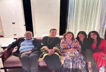 صورة إلهام شاهين وهالة صدقي تقابلان الدكتور مجدي يعقوب في الساحل الشمالي (ص