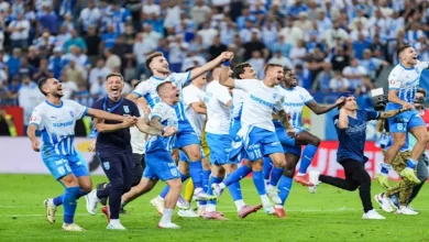 صورة بالصور.. حكم يطرد معلق الاستاد في مشهد مثير للجدل