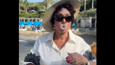 صورة بـ “سكاتة الأطفال”.. لبلبة توجه نصيحة للمدخنين للإقلاع عن التدخين