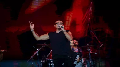 صورة عمرو دياب بإطلالة جذابة في أحدث ظهور.. لن تتوقع سعرها