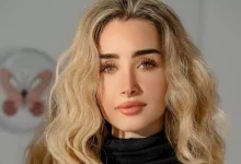 صورة كروب توب وفاتحة ساق جريئة.. كيف نسقت هنا الزاهد إطلالتها؟