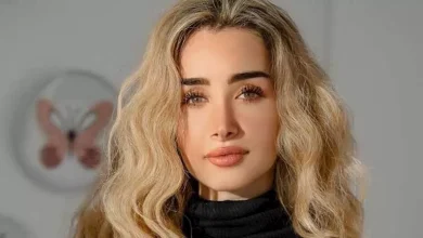 صورة كروب توب وفاتحة ساق جريئة.. كيف نسقت هنا الزاهد إطلالتها؟