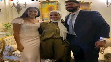 صورة حارس يد الأهلي يحتفل بخطوبته على لاعبة فريق الطائرة بالنادي