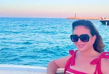 صورة في يخت وسط البحر.. إلهام شاهين: الغروب فراق وفيه أمل ينور الشروق حياتن