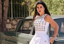 صورة أمام سيارة من طراز قديم.. جومانا مراد تخطف الأنظار بإطلالة صيفية