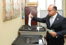 صورة رئيس الرقابة المالية يُدلي بصوته في انتخابات مجلس الشيوخ 2025