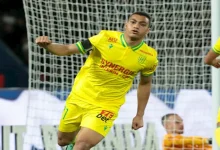 صورة بقيادة مدرب منتخب مصر السابق.. اهتمام يوناني بمصطفى محمد