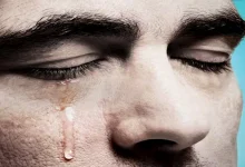 صورة أضرار غير متوقعة لـ كبت البكاء.. أبرزها جفاف العين والصداع