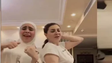 صورة بعد العثور على 2 كجم ذهب بمنزلها.. 10 صور لـ أم مكة مع النجوم