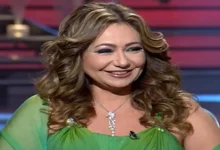 صورة ليلى علوي تستعرض رشاقتها على البحر في اليونان (صور)