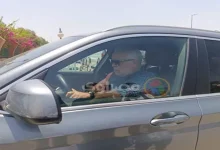 صورة بالصور.. أشرف زكي يصل جنازة الفنان سيد صادق بالشيخ زايد