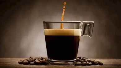 صورة طبيب يكشف التوقيت الأمثل لشرب القهوة لتقليل خطر الوفاة