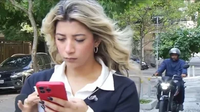صورة سرقة على الهواء مباشرة.. رد فعل غير متوقع من المراسلة “فيديو”