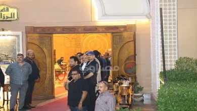 صورة أحمد عيد يستقبل الوافدين على عزاء الراحل سيد صادق