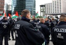 صورة الشرطة الألمانية تستخدم العنف وتعتقل متضامنين مع فلسطين