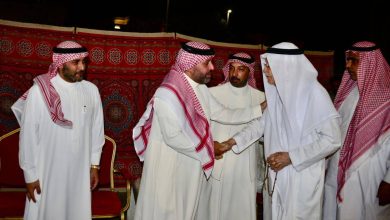 صورة أسرة حنيف تتلقى التعازي في فقيدها  أخبار السعودية