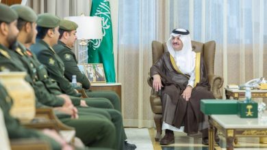 صورة سعود بن نايف يستقبل مدير جوازات الشرقية  أخبار السعودية