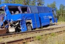 صورة حادث مروع في روسيا.. حافلة سياحية تصطدم بقطار وتوقع قتلى ومصابين  أخبار السعودية