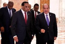صورة في أول زيارة خارجية له.. رئيس الوزراء السوداني يلتقي السيسي  أخبار السعودية
