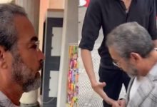 صورة أحمد عبد العزيز يحسم جدل واقعة عدم مصافحته لشاب.. ويعتذر  أخبار السعودية