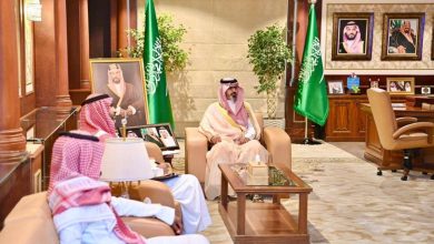 صورة نائب أمير جازان يلتقي مدير مكتب تحقيق الرؤية بالإمارة  أخبار السعودية