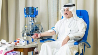 صورة أمير المنطقة الشرقية يشارك في الحملة الوطنية للتبرع بالدم التي أطلقها ولي العهد  أخبار السعودية