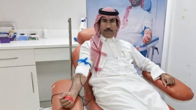 صورة محافظ الطوال يتبرع بالدم  أخبار السعودية