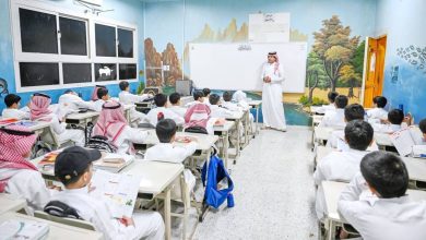 صورة مهمات المعلم لا تزيد على 35 ساعة أسبوعياً والمناوبة قبل الدوام بـ«ربع ساعة»  أخبار السعودية