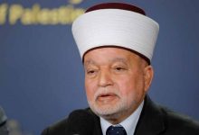 صورة الاحتلال يصدر قرارا بإبعاد مفتي القدس 6 أشهر عن المسجد الأقصى