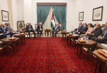 صورة الرئيس يستقبل عضوَي مجلس الشيوخ الأميركي السيناتور كريس فان هولن والسيناتور جيف ميركلي