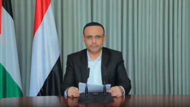 صورة الحوثي ” يتوعد بـ”الثأر” بعد اغتيال عدد من الوزراء في ضربة إسرائيلية ويدعو جميع الشركات مغادرة تل ابيب قبل فوات الأوان