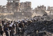 صورة غزة: دخول 84 شاحنة مساعدات فقط وسط فوضى متعمدة وإغلاق للمعابر