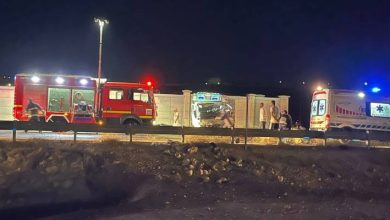 صورة | مراسل رؤيا: إصابات بحادث تصادم مروع بين مركبتين على شارع الـ100