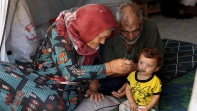 صورة | مسؤولة أوروبية تعرب عن صدمتها من حجم المعاناة الإنسانية في غزة