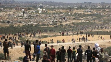 صورة | مصادر طبية: إستشهاد 20 فلسطينياً بانقلاب شاحنة مساعدات في غزة
