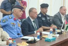 صورة | وزير الداخلية يلتقي نظيره الفلسطيني في جسر الملك حسين لبحث تطوير وتأهيل بيئات العمل في الجسر
