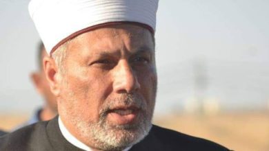 صورة | “لست مليونيراً”.. المفتي الأسبق الغول يكشف حقيقة مزايدته على لوحة “11” بمليوني دينار