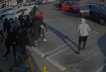 صورة | بشجاعة أردنية.. شاب يطلق النار من مسدسه ويحبط محاولة سطو جماعي على متجره بكاليفورنيا