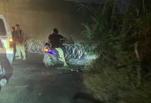 صورة | الجيش اللبناني يغلق مداخل الضاحية الجنوبية بالأسلاك الشائكة وينتشر بمحيط مطار رفيق الحريري