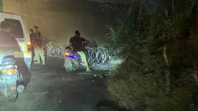 صورة | الجيش اللبناني يغلق مداخل الضاحية الجنوبية بالأسلاك الشائكة وينتشر بمحيط مطار رفيق الحريري