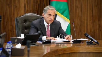 صورة | رئيس الوزراء يقرِّر استرداد مشاريع قوانين “ضريبة الأبنية والأراضي” و”الضَّمان” و”الوساطة” من مجلس النواب