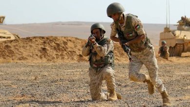 صورة | بعد 47 عاماً.. “قدامى خدمة العلم” يروون للأجيال الجديدة حكايات “مصنع الرجال”