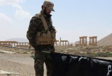 صورة | جماعة داعش الإرهابية تشن هجوماً انتحارياً على حاجز أمني في الميادين بدير الزور