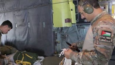 صورة | التعاون مع دول صديقة وشقيقة… الأردن يواصل إيصال المساعدات إلى غزة عبر إنزالات جوية جديدة