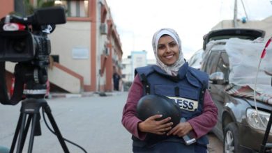 صورة | آخر قصة لمريم أبو دقة: استشهاد الصحفية التي أذاعت نبأ وفاة شقيقها على الهواء