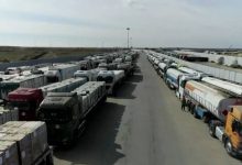 صورة | مصر: الاحتلال يعرقل دخول المساعدات لغزة و”حجة الاكتفاء” تزيد من تكدس الشاحنات في رفح