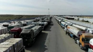 صورة | مصر: الاحتلال يعرقل دخول المساعدات لغزة و”حجة الاكتفاء” تزيد من تكدس الشاحنات في رفح